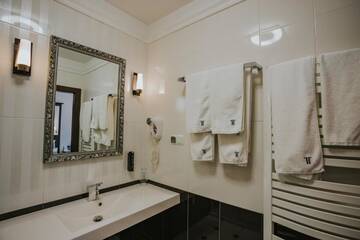 Фото номера Просторный двухместный номер с 2 отдельными кроватями Отель Hotel Toscania г. Włoszakowice 9