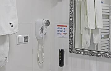 Фото номера Трехместный номер Отель Hotel Toscania г. Włoszakowice 4